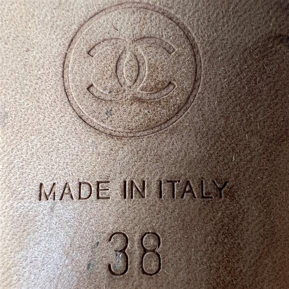 Chanel Black White Quilted Matelasse Leather Peep Toe Block Logo Heel Sandals - Picture 8 of 10